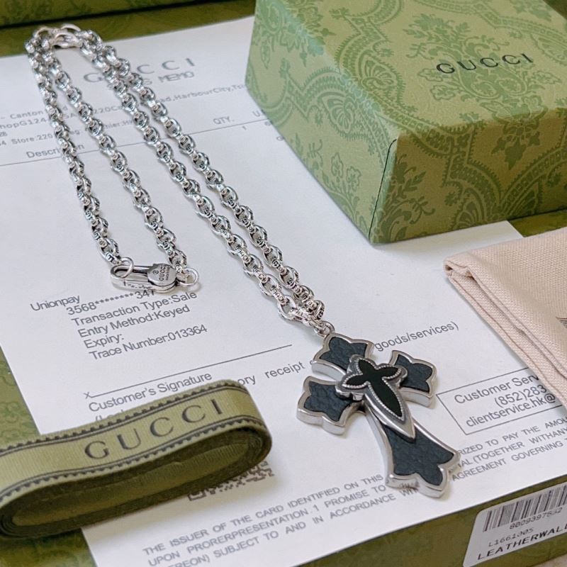 G*u*i necklaces